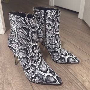 Michael Kors Rue Stiletto Bootie, size 7